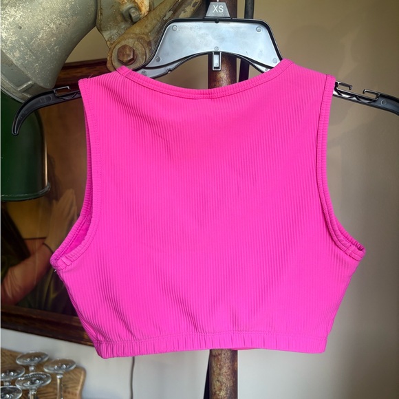 Yogalicious Pink Sleeveless Crop Tank Top with Cutout - Picture 7 of 7